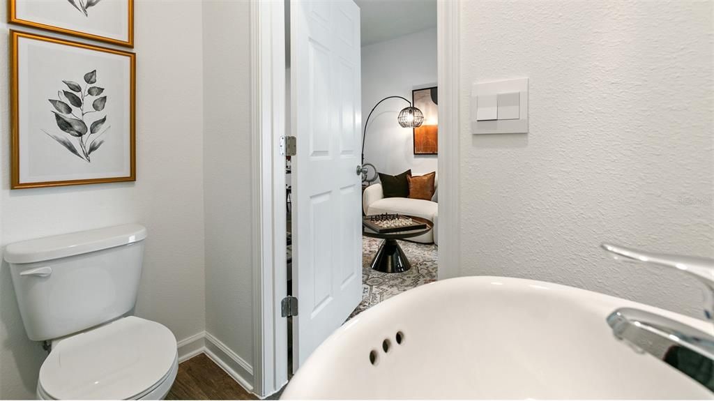 Active With Contract: $243,990 (2 beds, 2 baths, 1109 Square Feet)