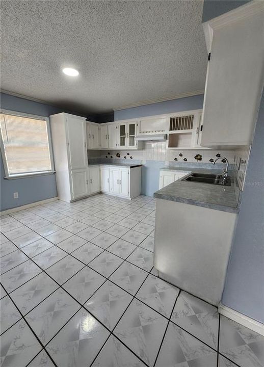 待售: $189,000 (2 贝兹, 1 浴室, 762 平方英尺)