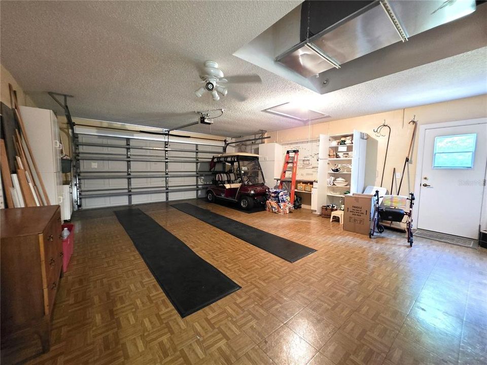 Activo con contrato: $387,900 (3 camas, 2 baños, 2010 Pies cuadrados)