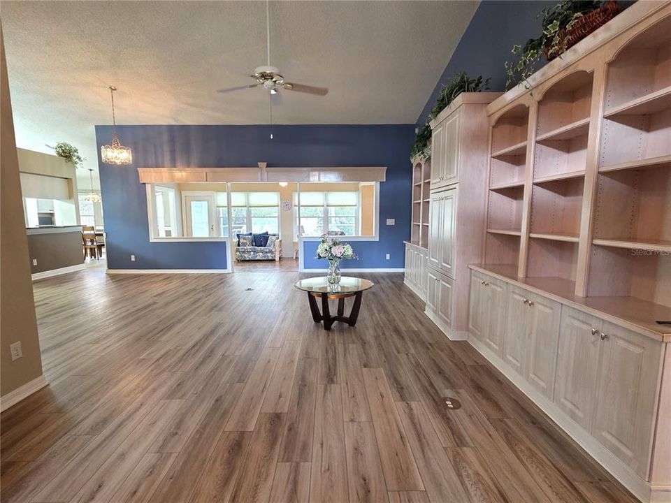 Activo con contrato: $387,900 (3 camas, 2 baños, 2010 Pies cuadrados)