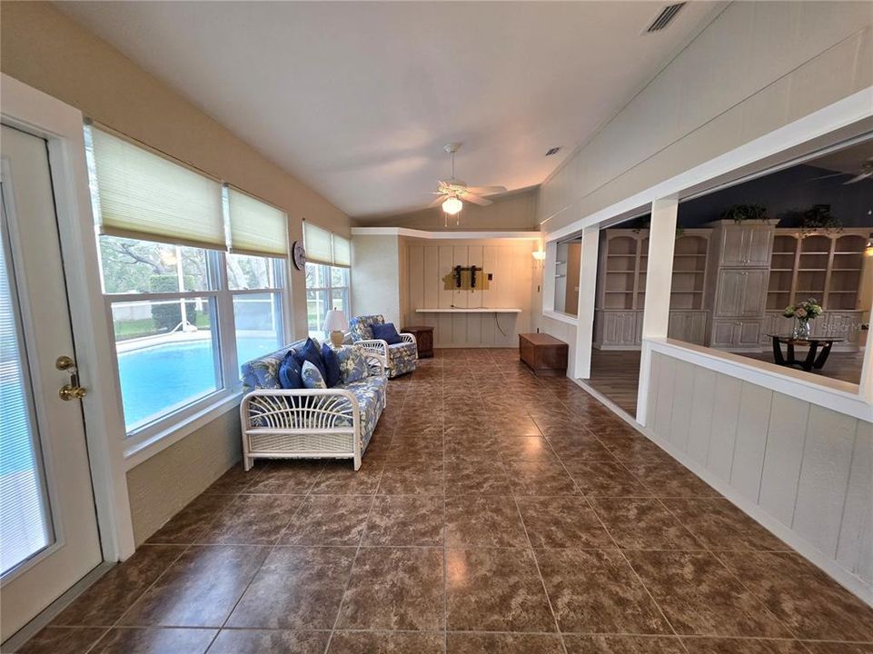 Activo con contrato: $387,900 (3 camas, 2 baños, 2010 Pies cuadrados)