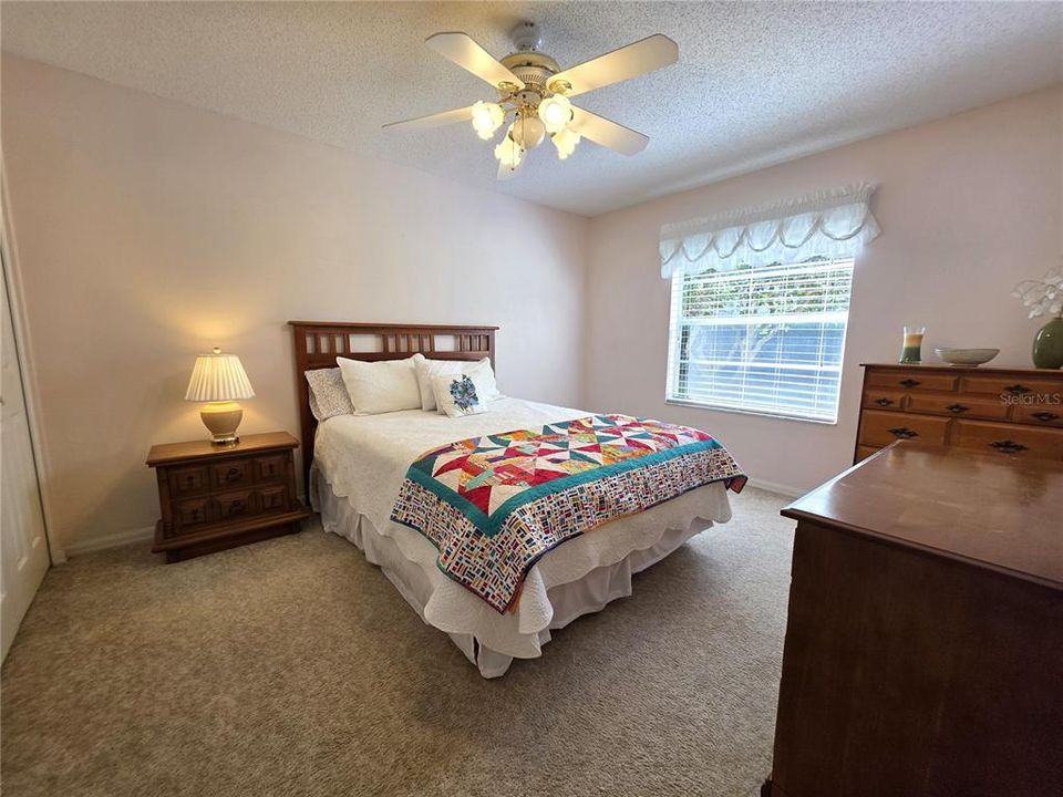 Activo con contrato: $387,900 (3 camas, 2 baños, 2010 Pies cuadrados)