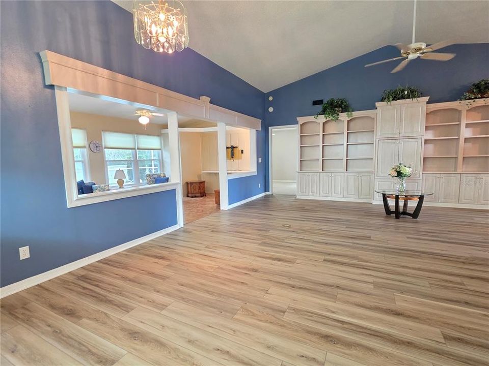 Activo con contrato: $387,900 (3 camas, 2 baños, 2010 Pies cuadrados)