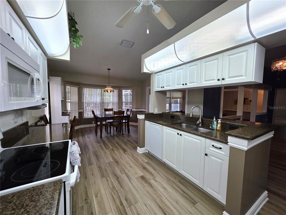 Activo con contrato: $387,900 (3 camas, 2 baños, 2010 Pies cuadrados)