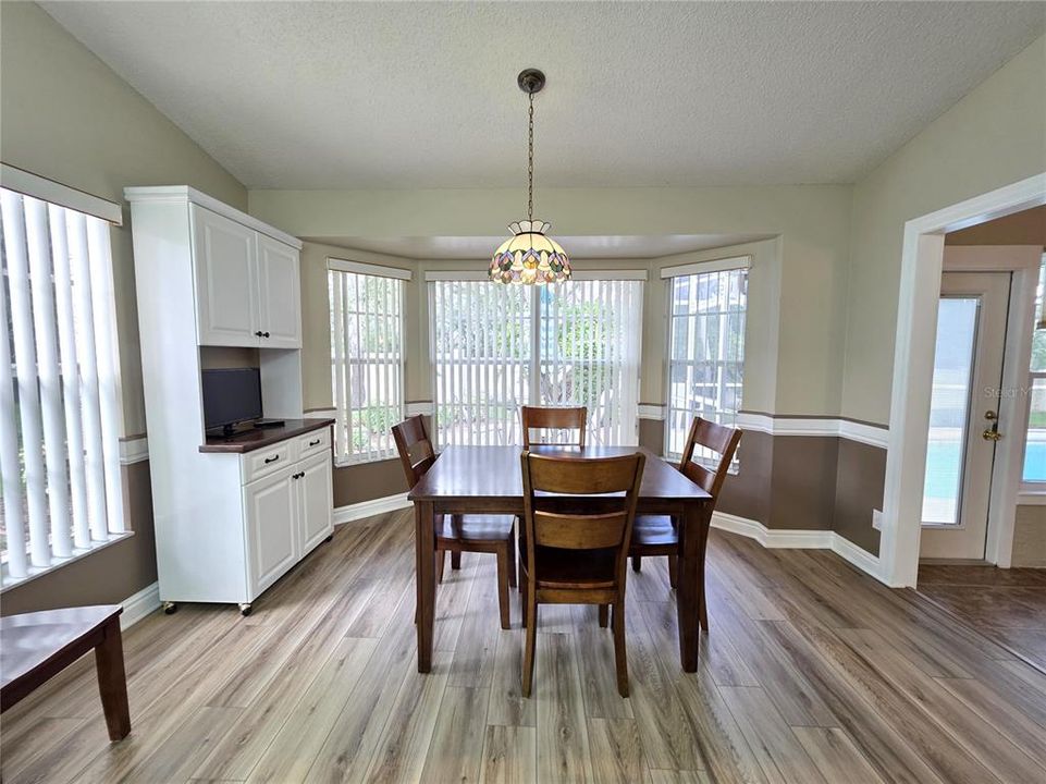 Activo con contrato: $387,900 (3 camas, 2 baños, 2010 Pies cuadrados)