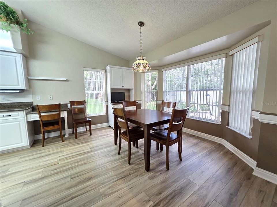 Activo con contrato: $387,900 (3 camas, 2 baños, 2010 Pies cuadrados)