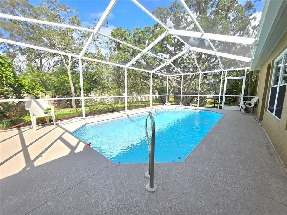 Activo con contrato: $387,900 (3 camas, 2 baños, 2010 Pies cuadrados)