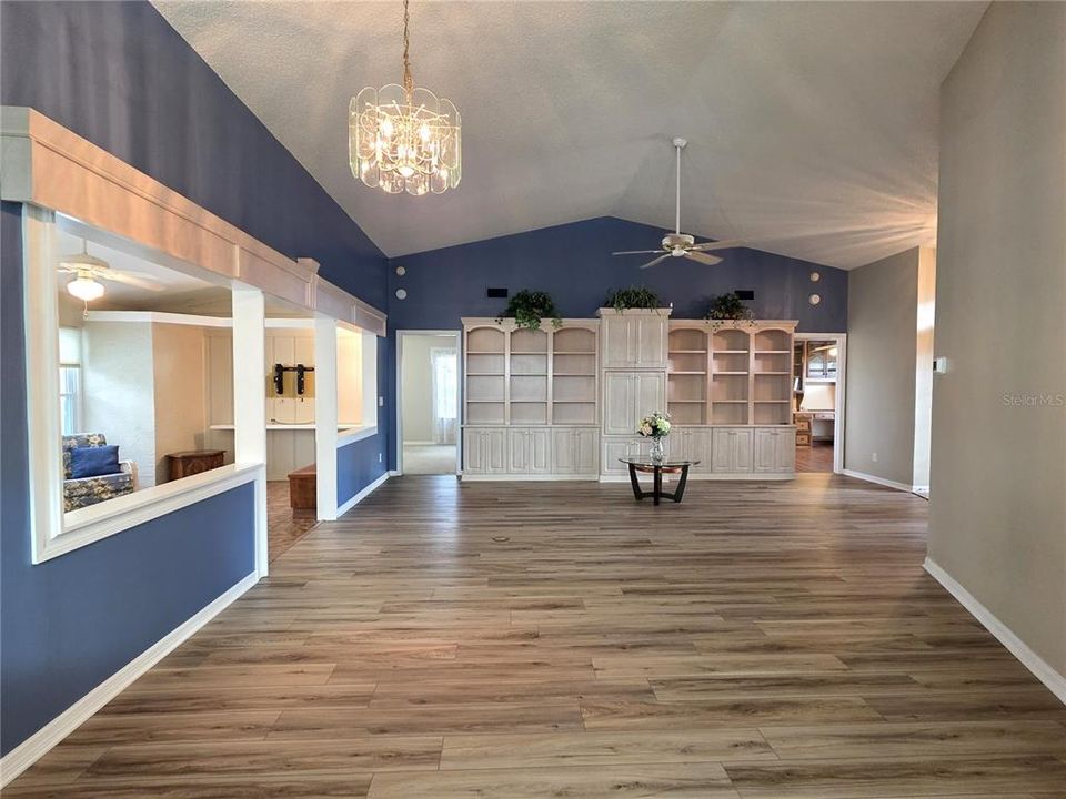 Activo con contrato: $387,900 (3 camas, 2 baños, 2010 Pies cuadrados)