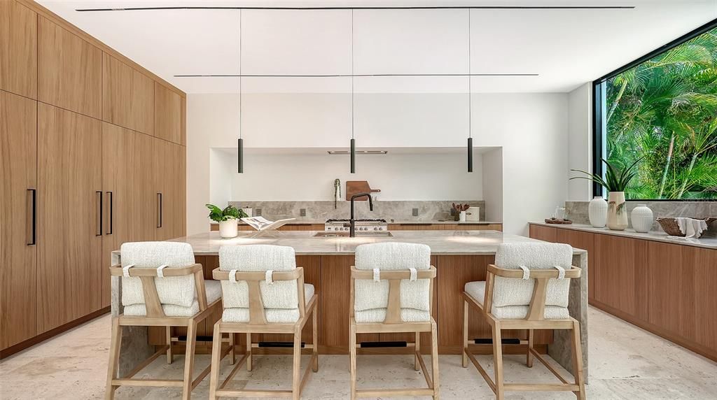 Activo con contrato: $3,700,000 (4 camas, 5 baños, 3809 Pies cuadrados)