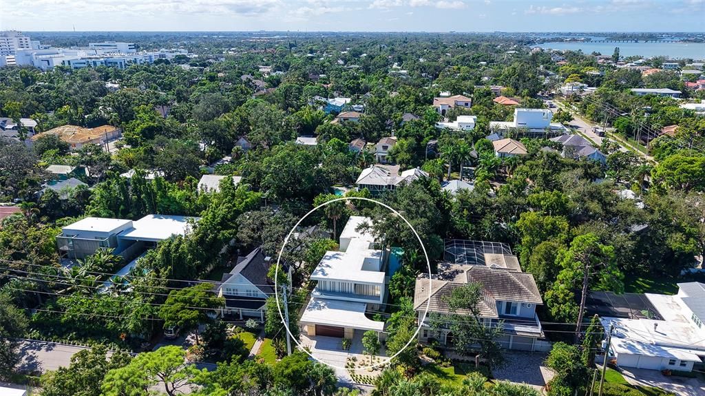 Activo con contrato: $3,700,000 (4 camas, 5 baños, 3809 Pies cuadrados)