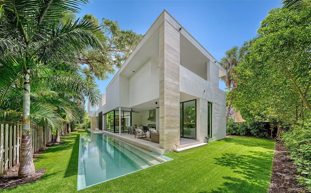 Activo con contrato: $3,700,000 (4 camas, 5 baños, 3809 Pies cuadrados)