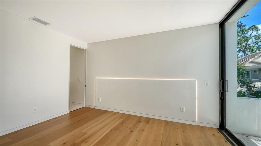 Activo con contrato: $3,700,000 (4 camas, 5 baños, 3809 Pies cuadrados)
