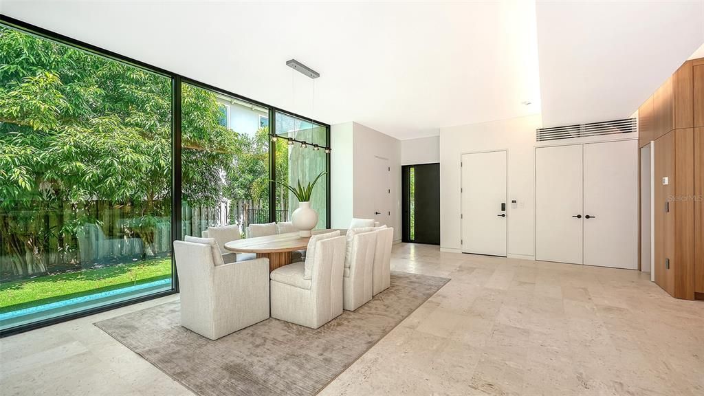 Activo con contrato: $3,700,000 (4 camas, 5 baños, 3809 Pies cuadrados)