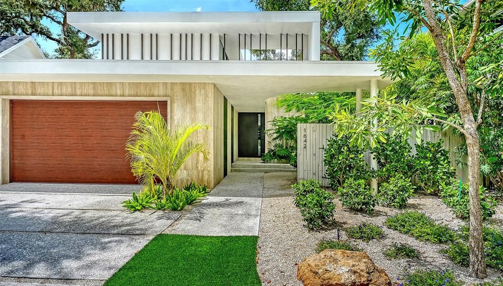 Activo con contrato: $3,700,000 (4 camas, 5 baños, 3809 Pies cuadrados)