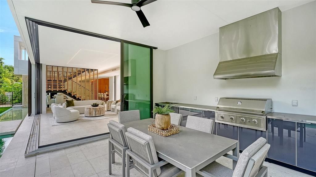 Activo con contrato: $3,700,000 (4 camas, 5 baños, 3809 Pies cuadrados)
