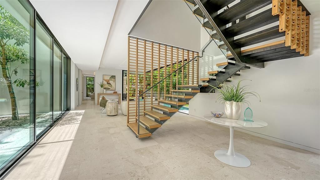 Activo con contrato: $3,700,000 (4 camas, 5 baños, 3809 Pies cuadrados)