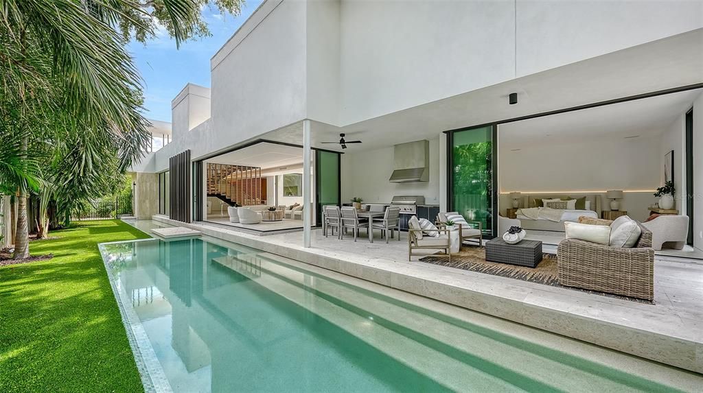 Activo con contrato: $3,700,000 (4 camas, 5 baños, 3809 Pies cuadrados)