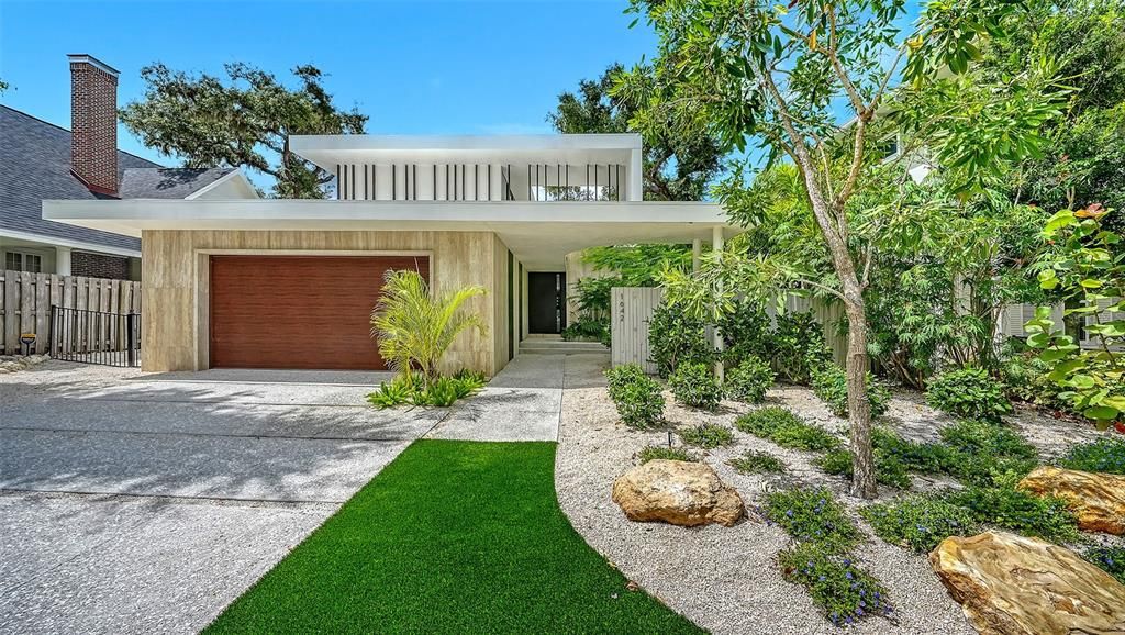 Activo con contrato: $3,700,000 (4 camas, 5 baños, 3809 Pies cuadrados)
