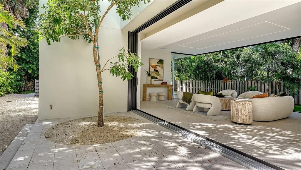Activo con contrato: $3,700,000 (4 camas, 5 baños, 3809 Pies cuadrados)