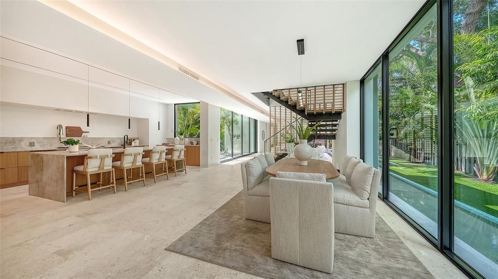 Activo con contrato: $3,700,000 (4 camas, 5 baños, 3809 Pies cuadrados)