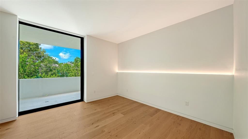 Activo con contrato: $3,700,000 (4 camas, 5 baños, 3809 Pies cuadrados)