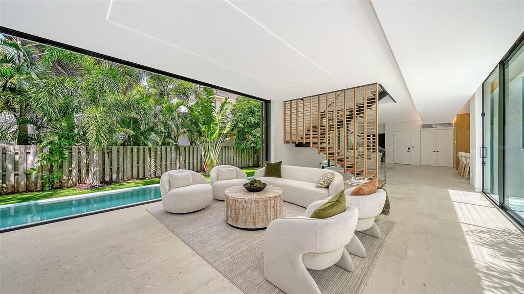 Activo con contrato: $3,700,000 (4 camas, 5 baños, 3809 Pies cuadrados)