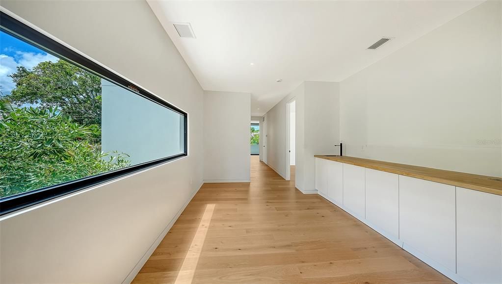 Activo con contrato: $3,700,000 (4 camas, 5 baños, 3809 Pies cuadrados)