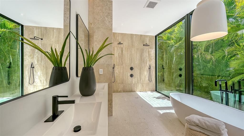 Activo con contrato: $3,700,000 (4 camas, 5 baños, 3809 Pies cuadrados)