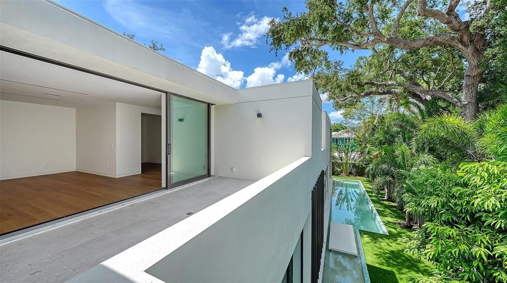 Activo con contrato: $3,700,000 (4 camas, 5 baños, 3809 Pies cuadrados)