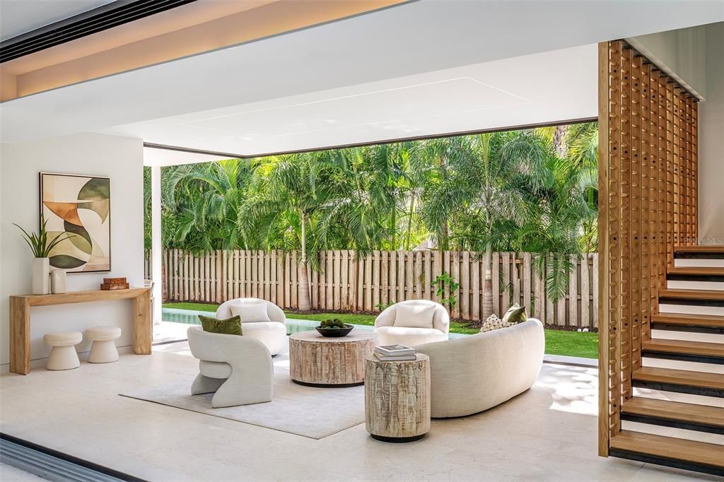 Activo con contrato: $3,700,000 (4 camas, 5 baños, 3809 Pies cuadrados)