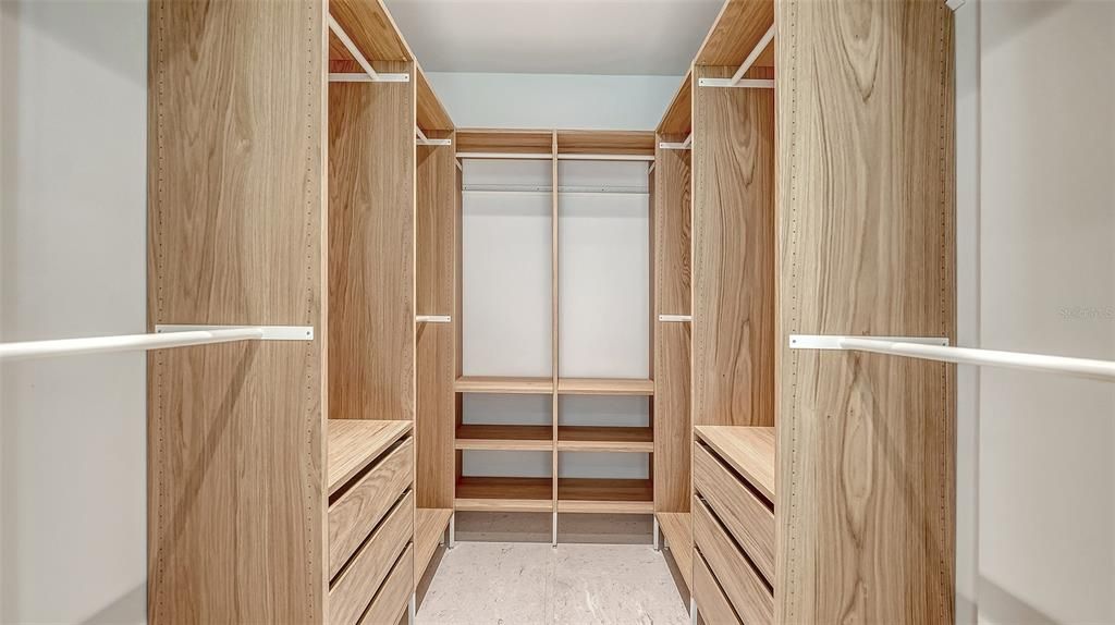 Activo con contrato: $3,700,000 (4 camas, 5 baños, 3809 Pies cuadrados)