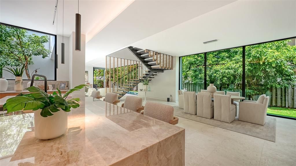 Activo con contrato: $3,700,000 (4 camas, 5 baños, 3809 Pies cuadrados)