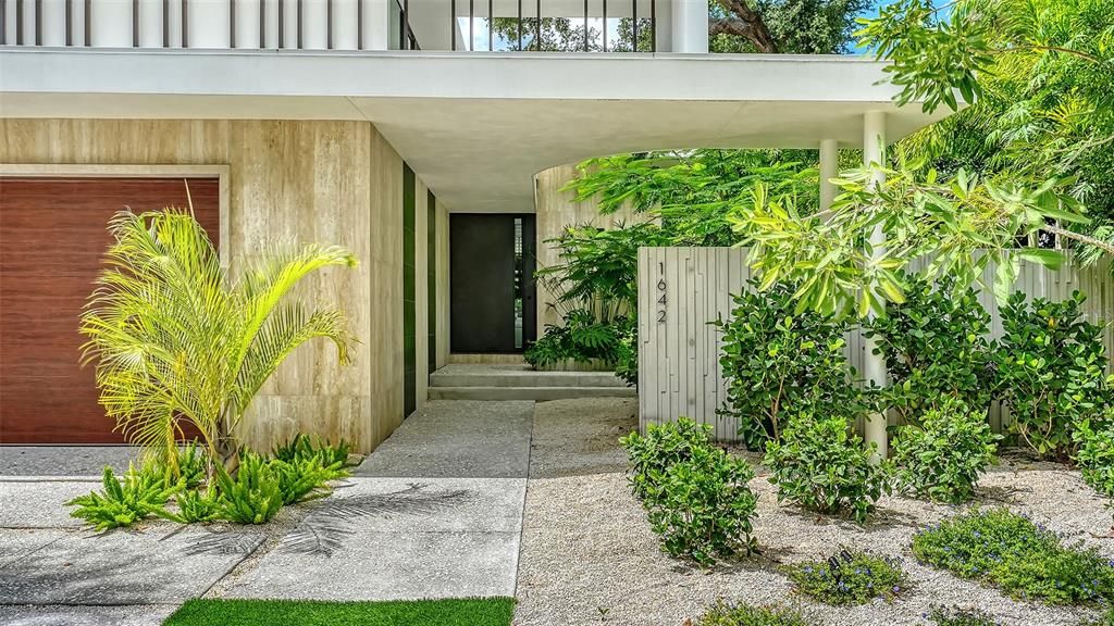 Activo con contrato: $3,700,000 (4 camas, 5 baños, 3809 Pies cuadrados)