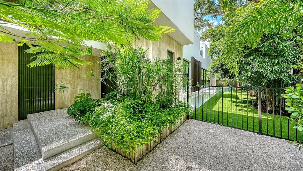 Activo con contrato: $3,700,000 (4 camas, 5 baños, 3809 Pies cuadrados)