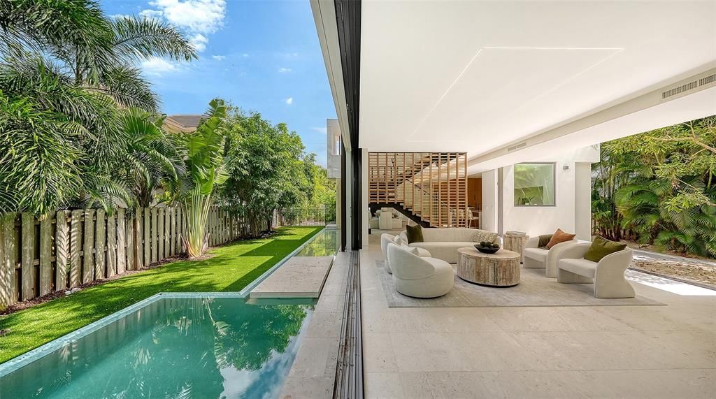 Activo con contrato: $3,700,000 (4 camas, 5 baños, 3809 Pies cuadrados)