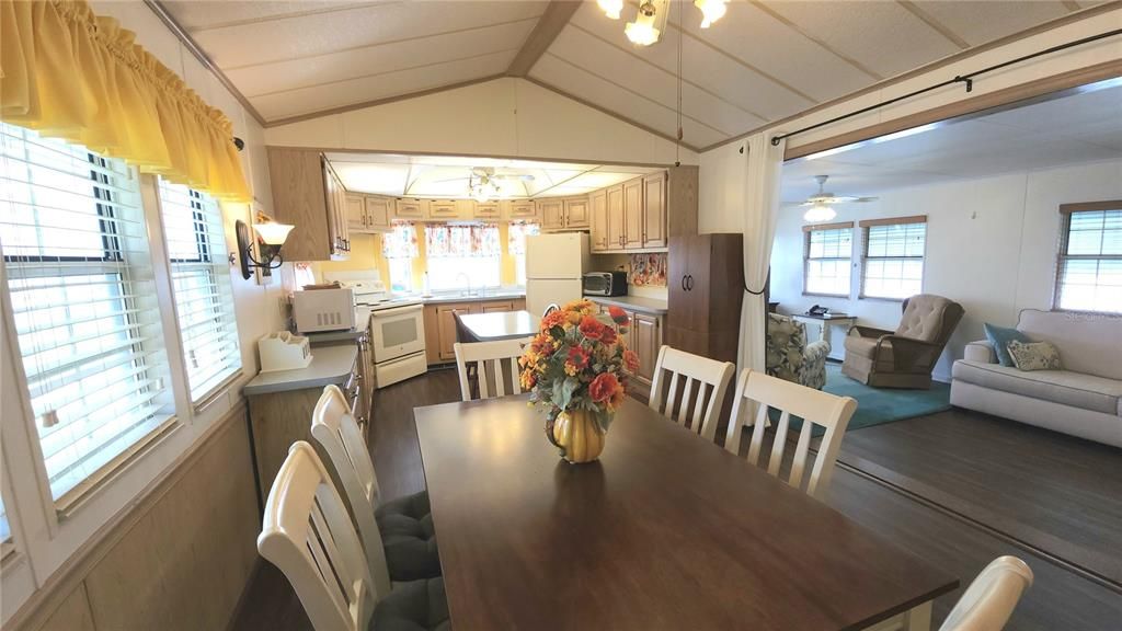 En Venta: $124,900 (1 camas, 2 baños, 816 Pies cuadrados)