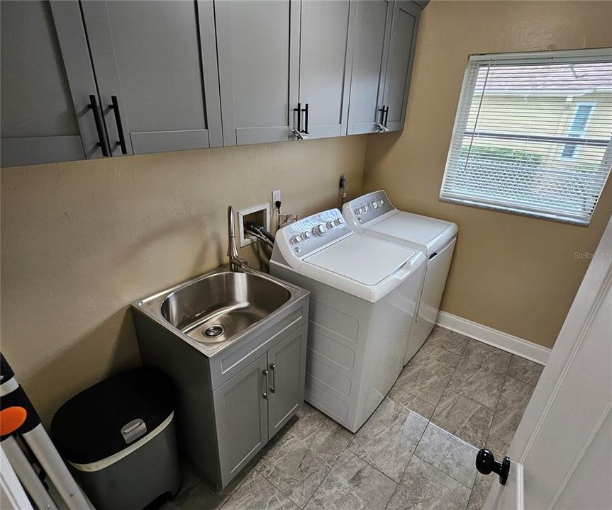For Rent: $2,800 (3 beds, 2 baths, 1915 Square Feet)