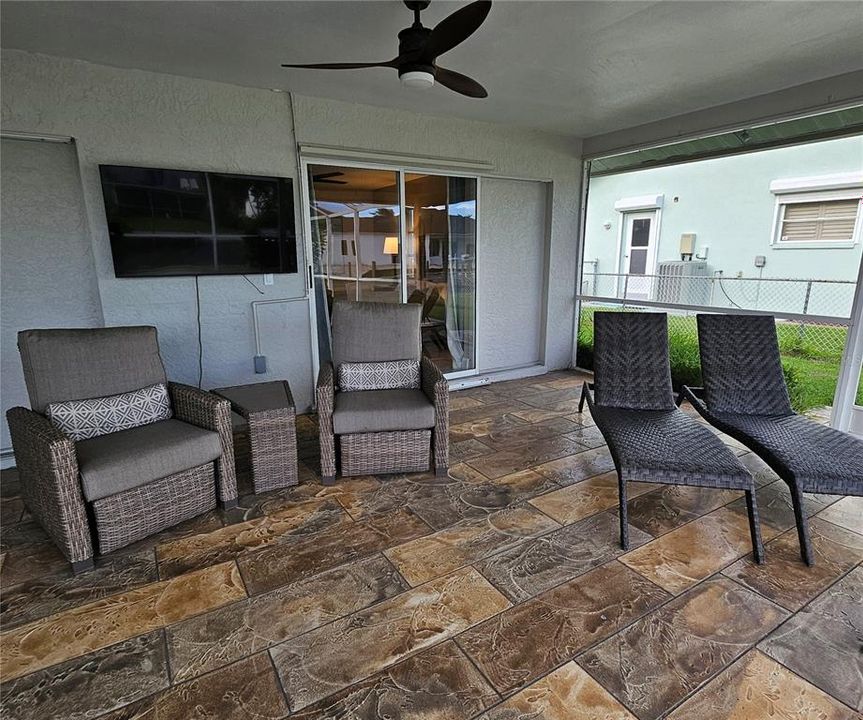 For Rent: $2,800 (3 beds, 2 baths, 1915 Square Feet)