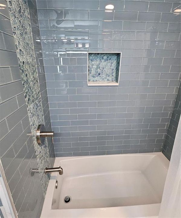 For Rent: $2,800 (3 beds, 2 baths, 1915 Square Feet)