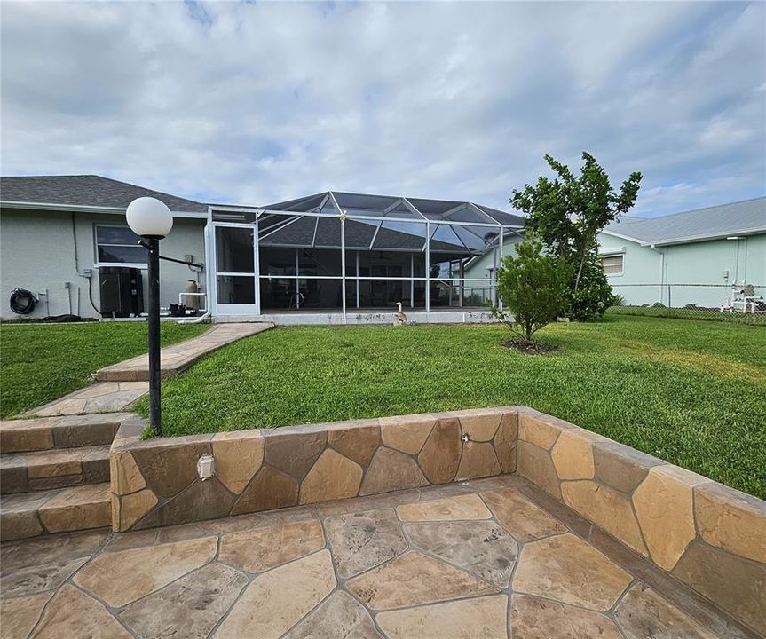 For Rent: $2,800 (3 beds, 2 baths, 1915 Square Feet)