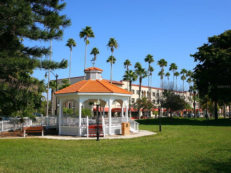 Active With Contract: $649,900 (3 beds, 2 baths, 2467 Square Feet)