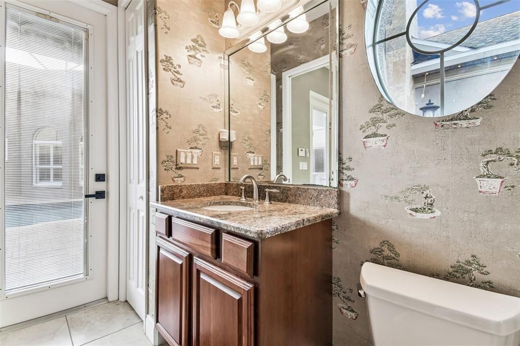 For Sale: $999,999 (5 beds, 3 baths, 3905 Square Feet)