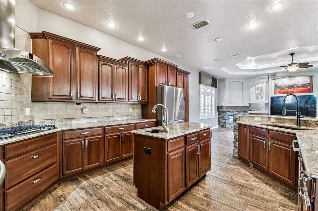 For Sale: $999,999 (5 beds, 3 baths, 3905 Square Feet)