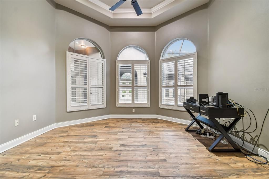 For Sale: $999,999 (5 beds, 3 baths, 3905 Square Feet)