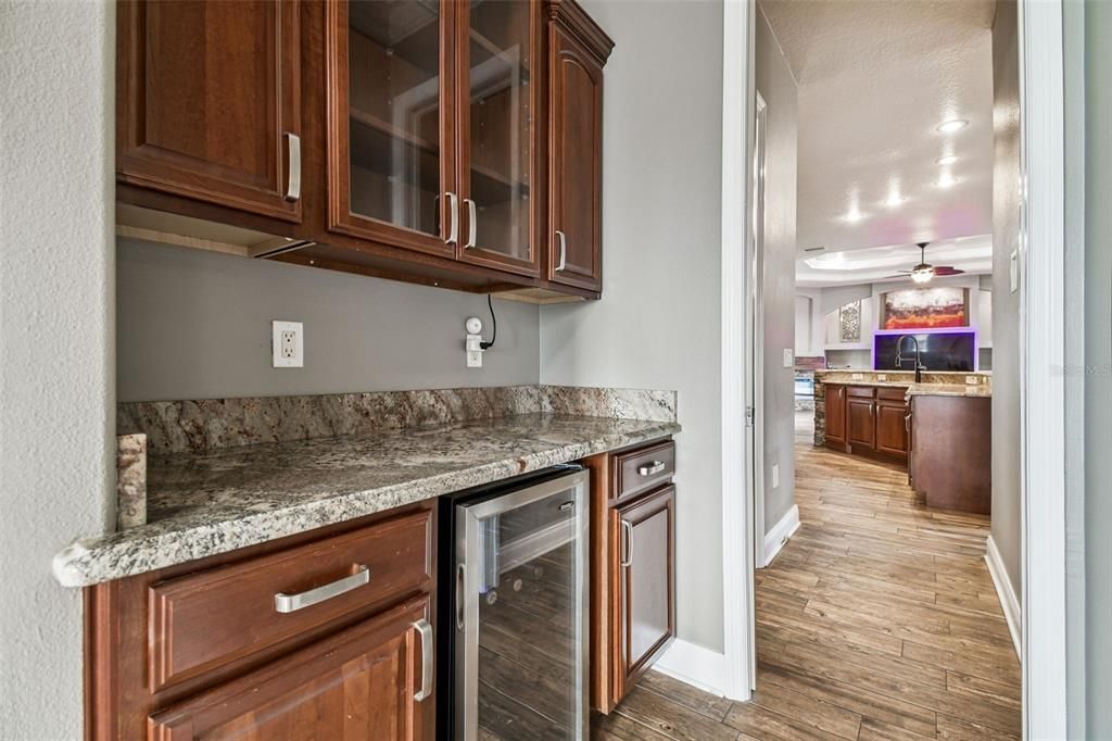 For Sale: $999,999 (5 beds, 3 baths, 3905 Square Feet)