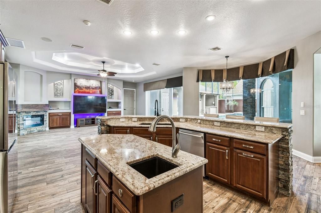 For Sale: $999,999 (5 beds, 3 baths, 3905 Square Feet)