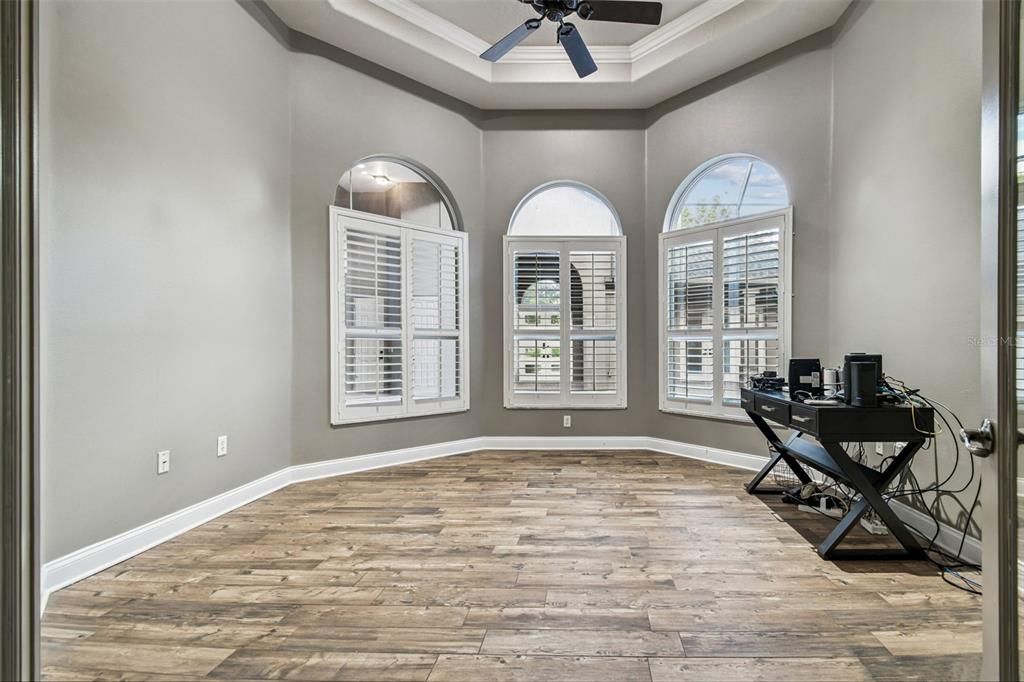 For Sale: $999,999 (5 beds, 3 baths, 3905 Square Feet)