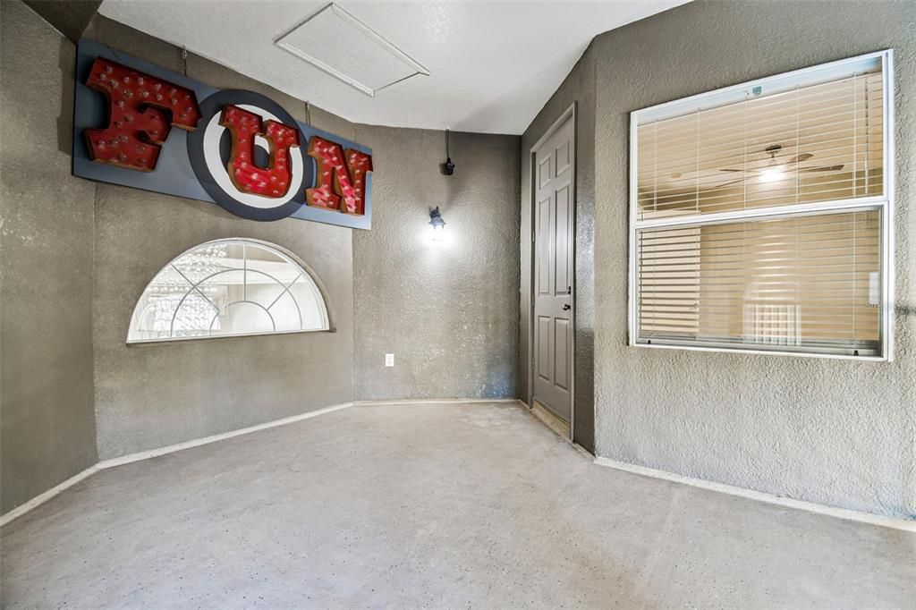 For Sale: $999,999 (5 beds, 3 baths, 3905 Square Feet)