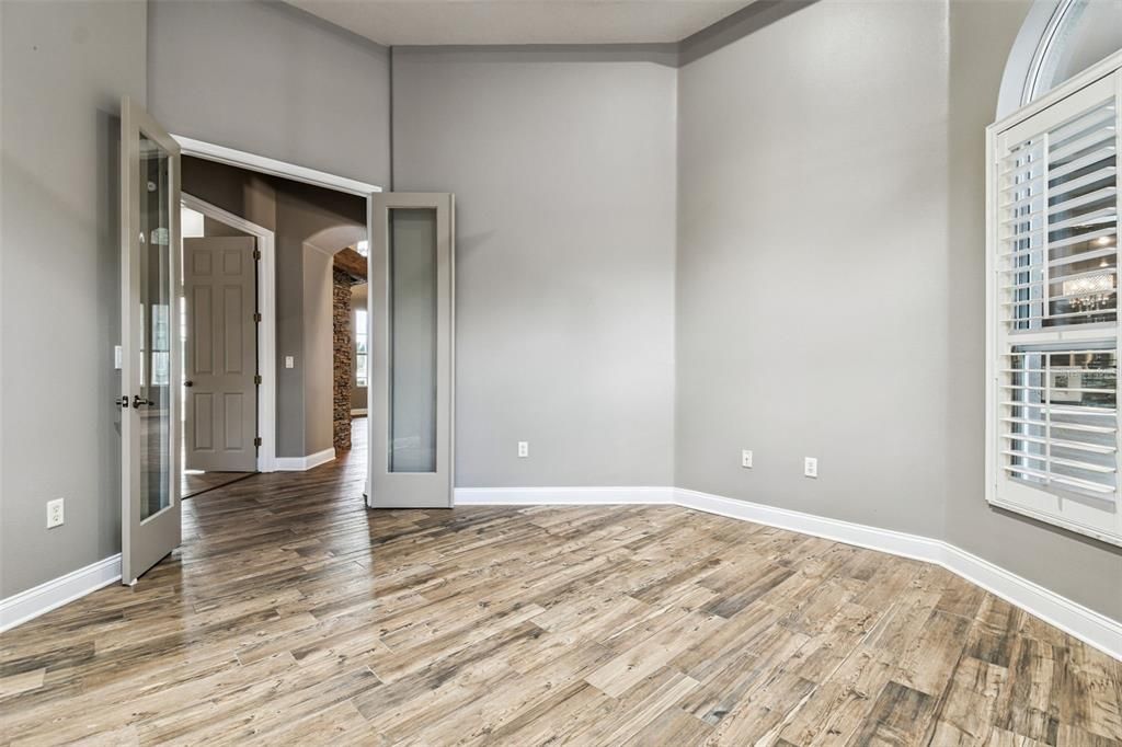 For Sale: $999,999 (5 beds, 3 baths, 3905 Square Feet)