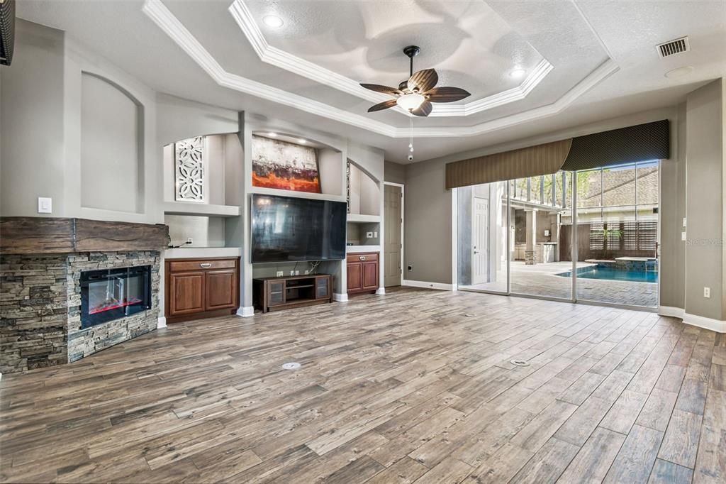 For Sale: $999,999 (5 beds, 3 baths, 3905 Square Feet)